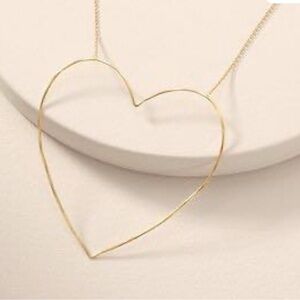 Stella & Dot Gold Heart hammered Necklace EUC